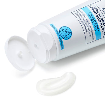 Weiße Balea Beauty Expert Bodylotion Tube mit geöffnetem Deckel und einem Klecks cremiger Lotion auf weißem Hintergrund.