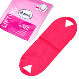 Pinkes Balea Kinn-Patch mit Lifting-Komplex neben der passenden Produktverpackung auf weißem Hintergrund.