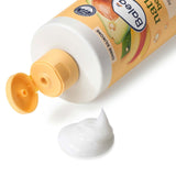 Balea Natural Beauty Conditioner mit Avocadoöl und Mangobutter, geöffnete gelbe Verschlusskappe mit weißer Texturcreme.