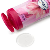 Balea Cremedusche Blush Harmony Duschgel mit Kirschblüten-Design und geöffnetem Verschluss auf weißem Hintergrund.