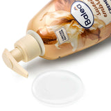 Balea Cremeseife Sweet Embrace 500 ml in goldener Flasche mit Pumpspender und einem Tropfen transparenter Flüssigseife.