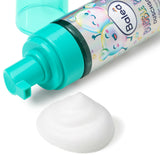 Balea Duschschaum Kinder Bubble Party in einer türkisen 150 ml Flasche mit cremigem, weißem Schaum auf weißem Hintergrund.