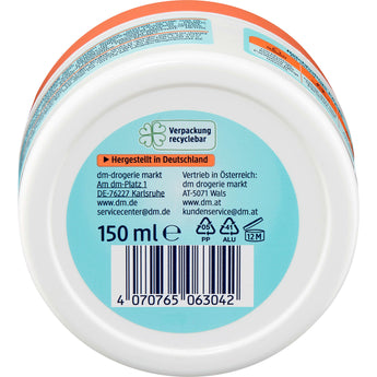 Unterseite der weißen 150 ml Balea Fußbutter Dose mit Inhaltsstoffen, Barcode und Recycling-Symbolen auf hellblauem Etikett.