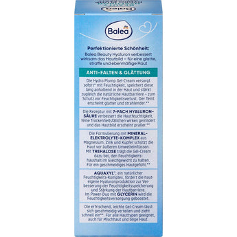 Rückseite der Balea Beauty Hyaluron Hydro Plump Gel-Creme Verpackung mit Produktinformationen auf blauem Hintergrund.