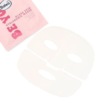 Balea Glass Skin Hydrogel-Gesichtsmaske in hellrosa Verpackung mit weißer zweiteiliger Tuchmaske auf weißem Hintergrund.