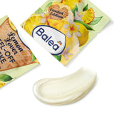 Balea Lemon Lover Peel-Off Maske mit Ananas-Zitronen-Design und einem Klecks schimmernder, perlmuttfarbener Gel-Textur.
