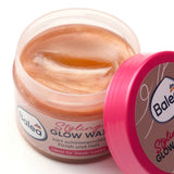 Geöffneter Tiegel Balea Glow Wax mit schimmerndem, kupferfarbenem Stylingwachs und pinkem Deckel auf weißem Hintergrund.