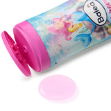 Balea Kinder Duschgel & Shampoo mit Meerjungfrauen-Motiv, offener pinker Klappdeckel und ein Klecks rosa Duschgel.