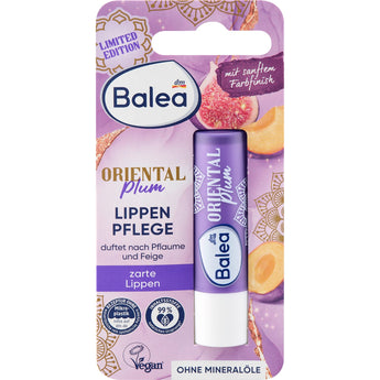 Balea Lippenpflege Oriental Plum Lippenpflegestift in violetter Verpackung mit Pflaumen- und Feigenmotiv.