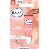 Balea getönter Lippenbalsam mit LSF 30 in einer rosa Tube auf einer Produktkarte mit Glossy-Effekt und veganem Siegel.