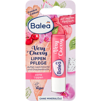 Balea Lippenpflege Very Cherry Lippenbalsam im rosa Stift mit Kirsch- und Drachenfrucht-Design auf der Verpackung.