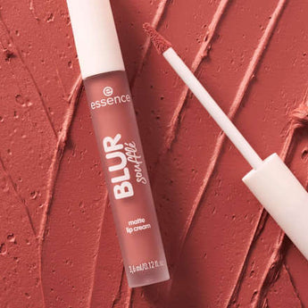 Lippenstift Blur Soufflé Matte Lip Cream 03 Hot Offline essence