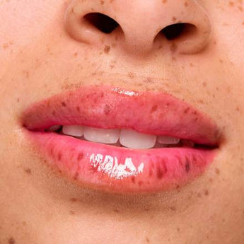 Lipgloss Juicy Bomb Shiny 107 Glowy Gummy essence