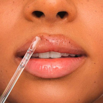 Lipgloss What The Fake! Glass Shine Plumping Lip Filler 01 Oh So Glassy essence