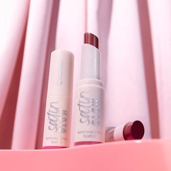 Lippenstift Satin Glow Luminous Shine 01 Whole Latte Love essence