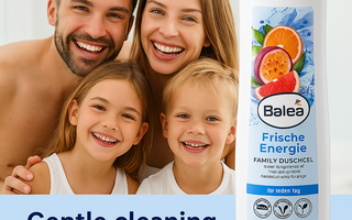 Happy family enjoying shower time together, promoting Balea Family Shower Gel – safe, vegan, pH-balanced, and made in Germany for all skin types.