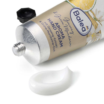 Balea Aroma Handcreme Ginseng & Green Mandarin in einer 75 ml Tube mit weißer Creme auf weißem Hintergrund.