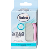 Balea Nano-Glas Hornhautfeile in hellblauer Verpackung mit ergonomischem, rosa Griff und strukturierter Glas-Feilfläche.