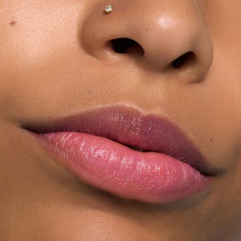 essence Lippenbalsam Heart Core Fruity 06 Amazing Acai, 3 g - VivaVoss