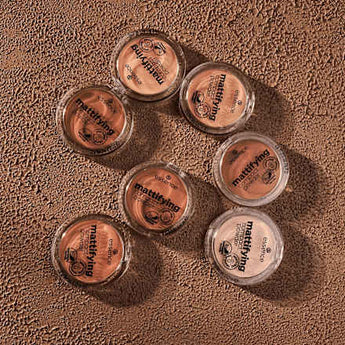 Kompakt Puder Mattifying Soft Beige 02 essence