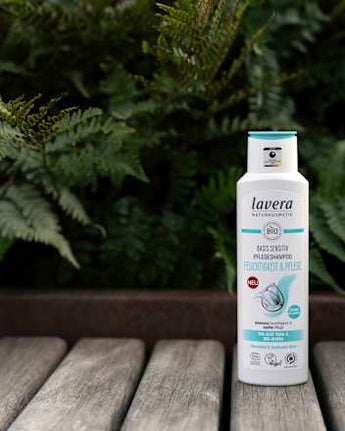 Shampoo Basis Sensitiv Feuchtigkeit & Pflege lavera NATURKOSMETIK