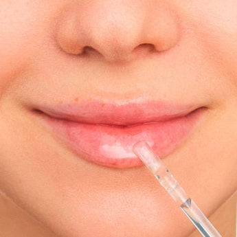 Lipgloss What The Fake! Glass Shine Plumping Lip Filler 01 Oh So Glassy essence