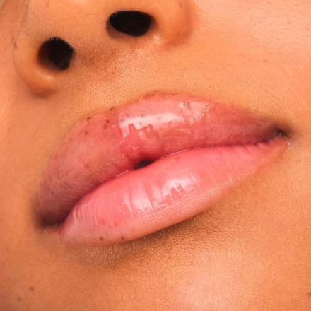 Lip oil Hydra Kiss 06 Cranberry Is Back, 4 ml by essence – VivaVoss